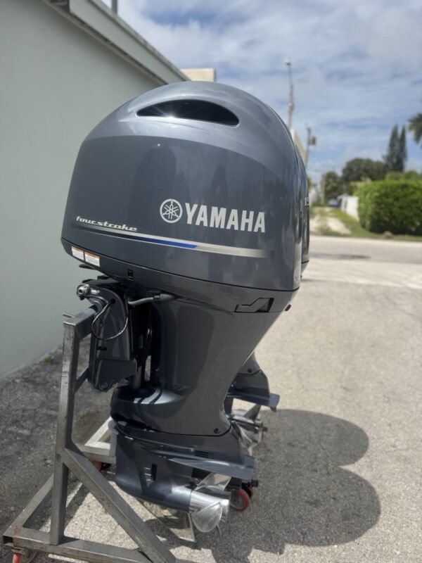 Used Pair of 2023 Suzuki DF150 150 HP EFI 4-Stroke Outboard Motors – 25″ (X) Digital Fly-By-Wire Twin Package