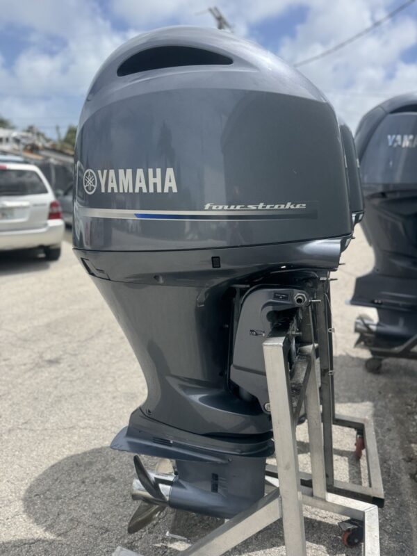 Used Pair of 2023 Suzuki DF150 150 HP EFI 4-Stroke Outboard Motors – 25″ (X) Digital Fly-By-Wire Twin Package