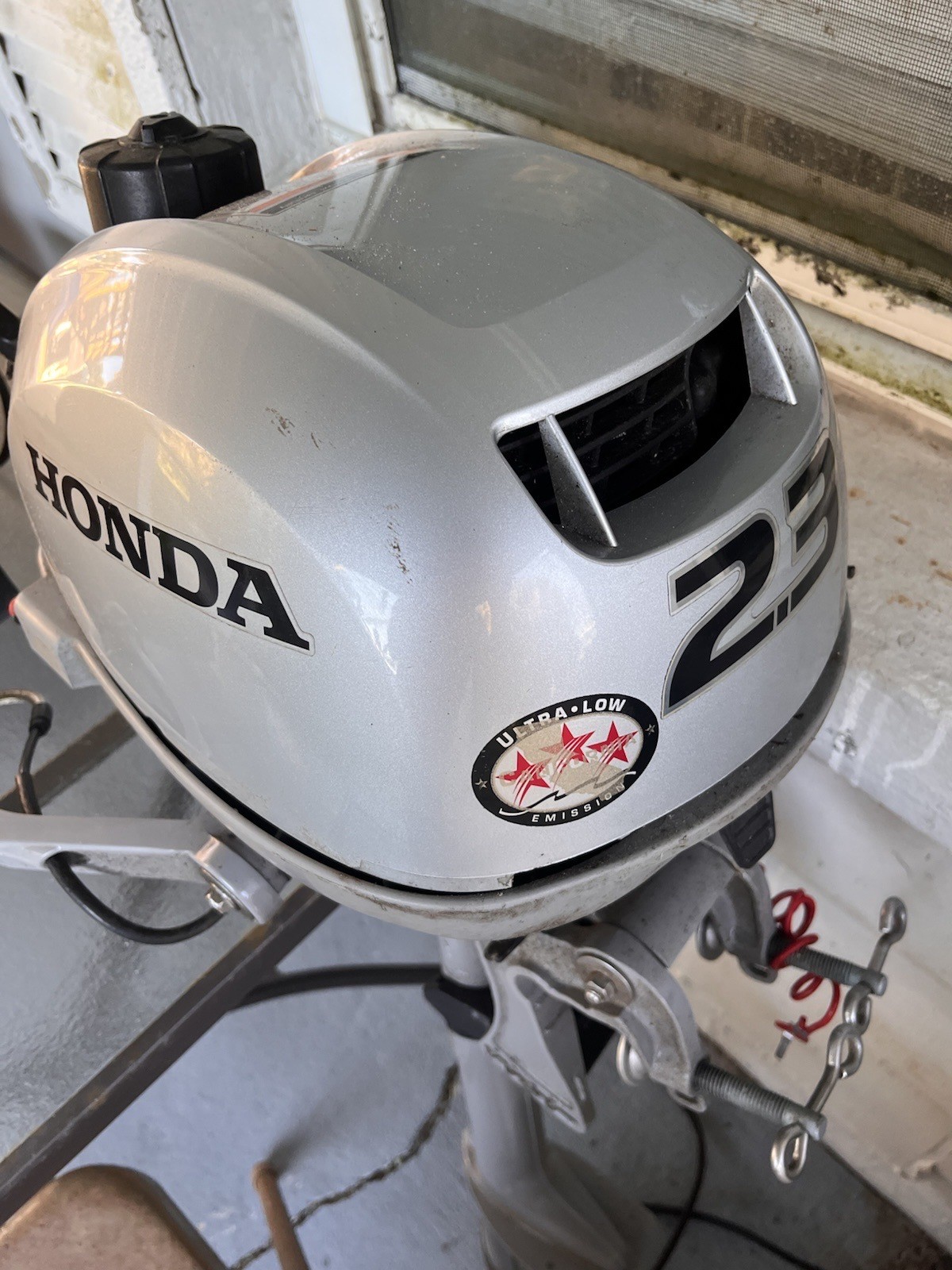 Honda 2.3 HP 15" 4-Stroke Portable Outboard Motor (S-Type / BF2.3DHSCH)