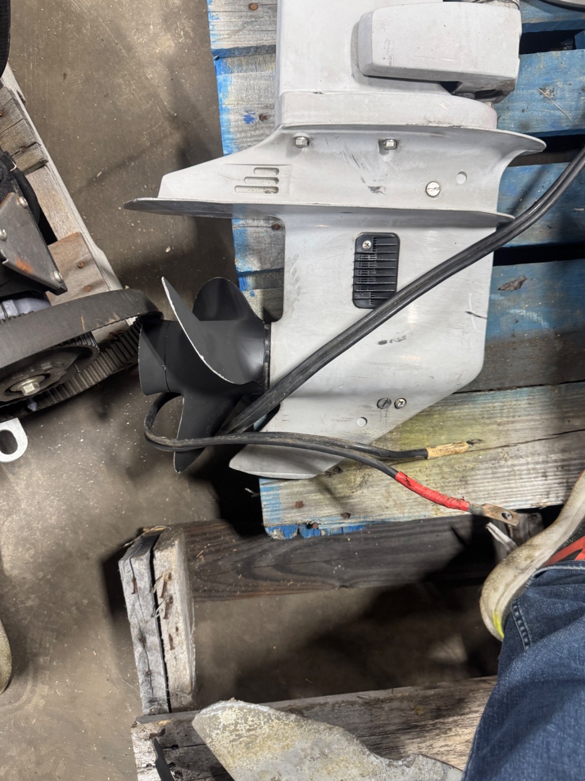 Johnson 35 hp Outboard Boat Motor Engine Evinrude 20" Good Shape Runs Well Prop