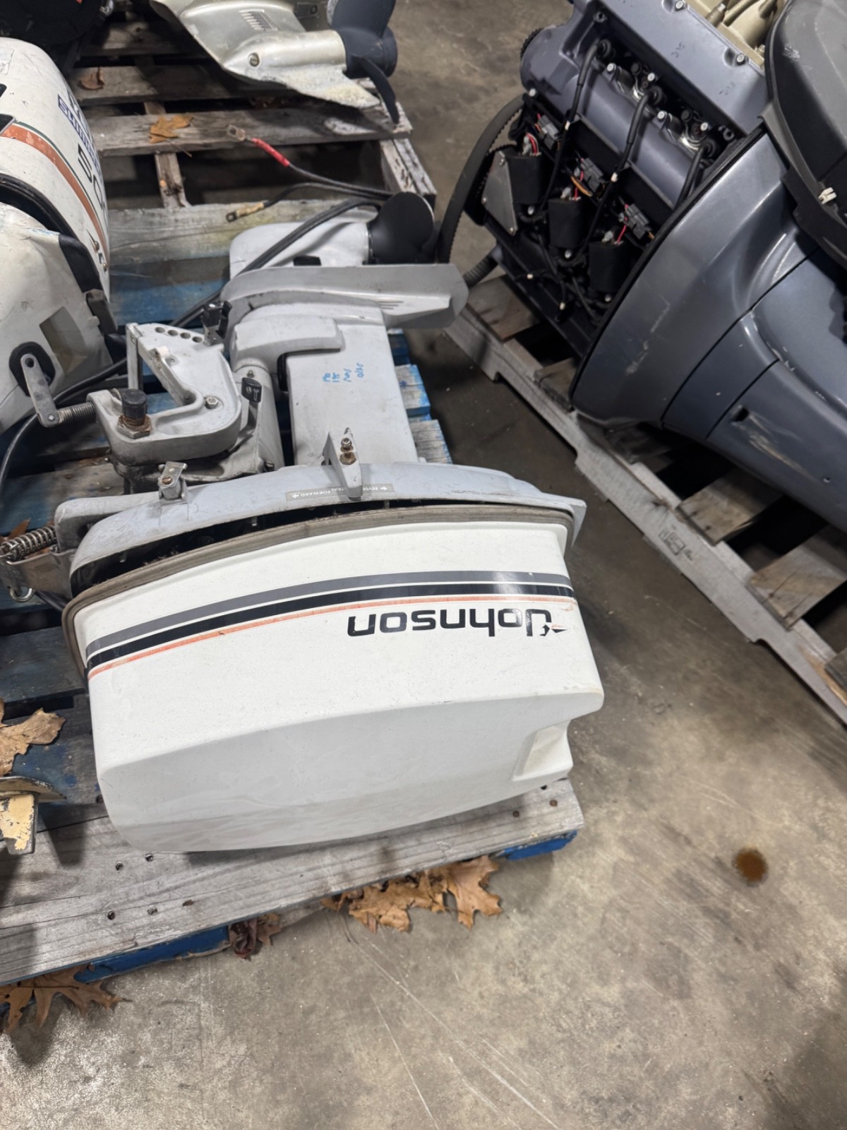 Johnson 35 hp Outboard Boat Motor Engine Evinrude 20" Good Shape Runs Well Prop