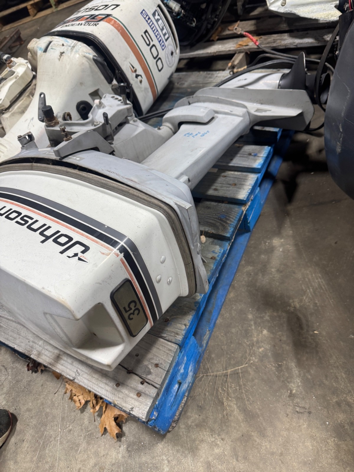 Johnson 35 hp Outboard Boat Motor Engine Evinrude 20" Good Shape Runs Well Prop