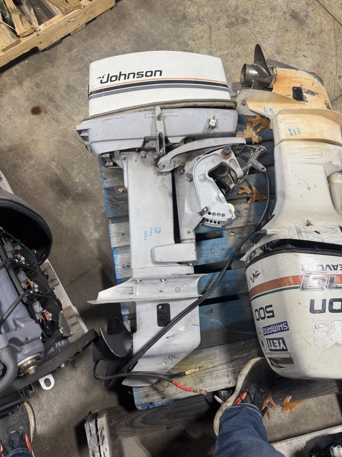 Johnson 35 hp Outboard Boat Motor Engine Evinrude 20" Good Shape Runs Well Prop