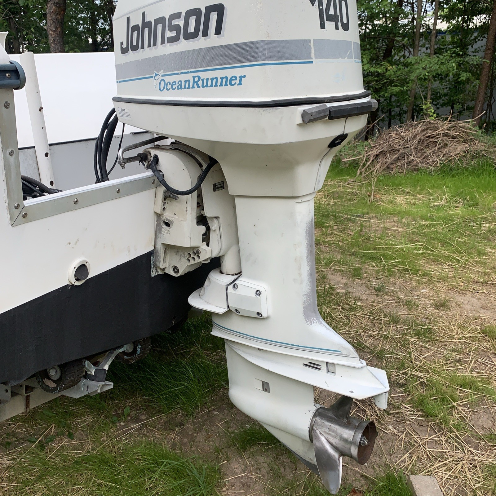 Johnson Ocean runner 140 hp outboard 1993 runs great stainless steel prop