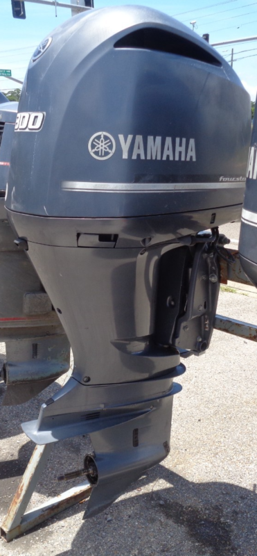 Used 2018 Yamaha LF300XCA 300HP Four Stroke Outboard Motor – 25 Inch Shaft – Counter Rotation