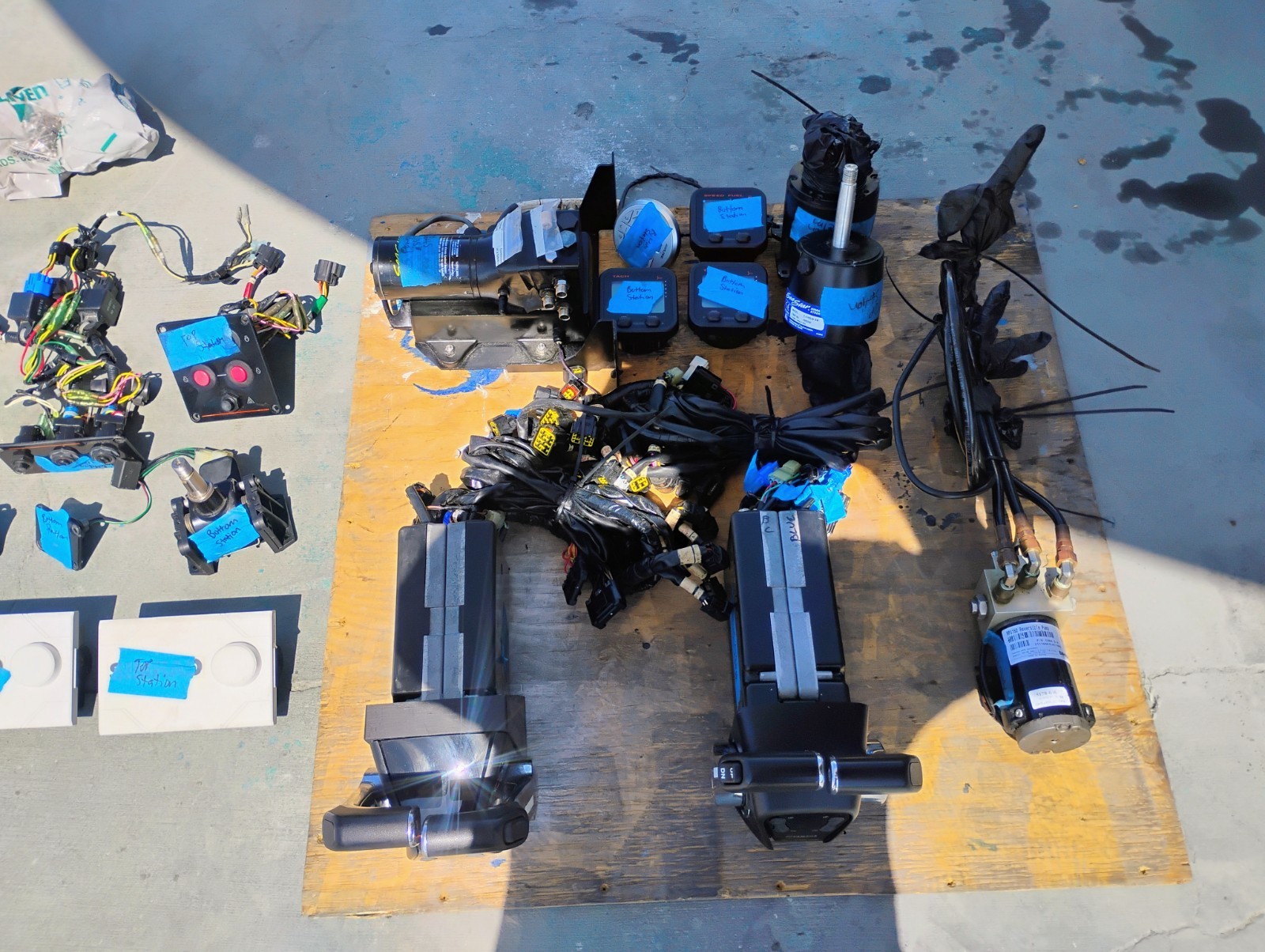 Used Pair Yamaha 350HP V8 Four Stroke Outboard Motors – 25 Inch Shaft – Low 300 Hours - Image 2