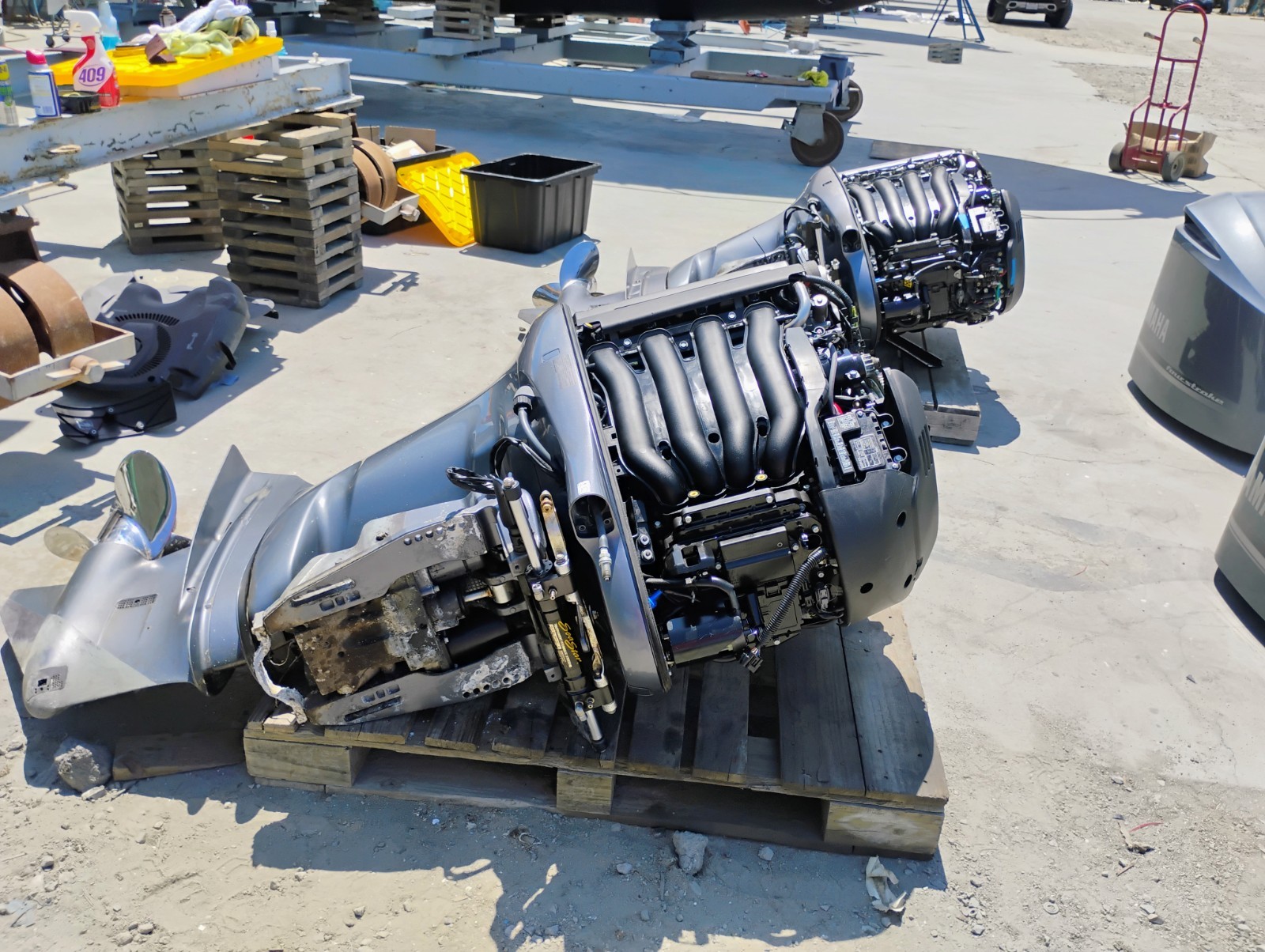 Used Pair Yamaha 350HP V8 Four Stroke Outboard Motors – 25 Inch Shaft – Low 300 Hours - Image 4