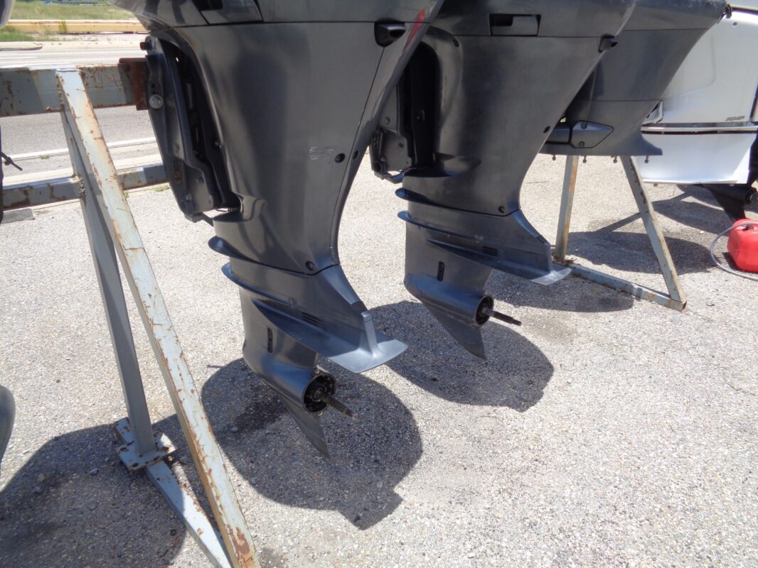 Used Pair of 2018 Yamaha F300XCA 300 HP V6 EFI 4-Stroke Digital Electronic Control Outboard Motors – 25″ (X)