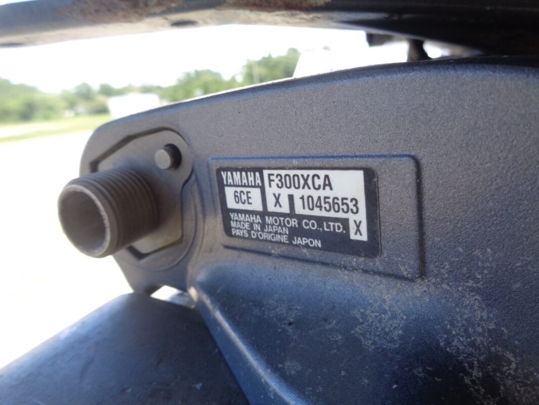 Used Pair of 2018 Yamaha F300XCA 300 HP V6 EFI 4-Stroke Digital Electronic Control Outboard Motors – 25″ (X)