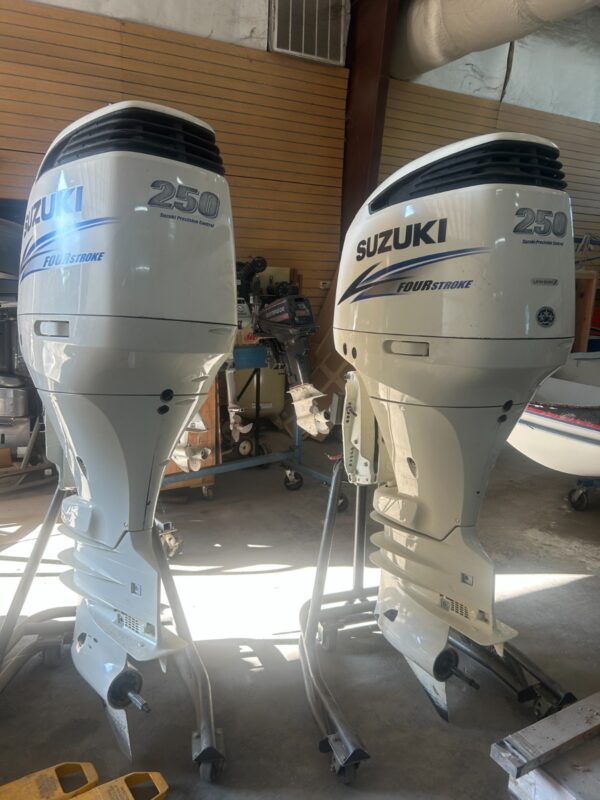 Used Pair of 2016 Suzuki DF250APXXW 250 HP V6 4-Stroke Outboard Motors – 30″ (XXL) Port & Starboard Set