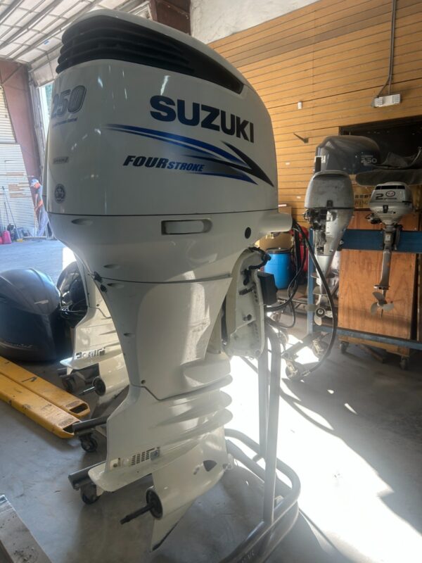 Used Pair of 2016 Suzuki DF250APXXW 250 HP V6 4-Stroke Outboard Motors – 30″ (XXL) Port & Starboard Set