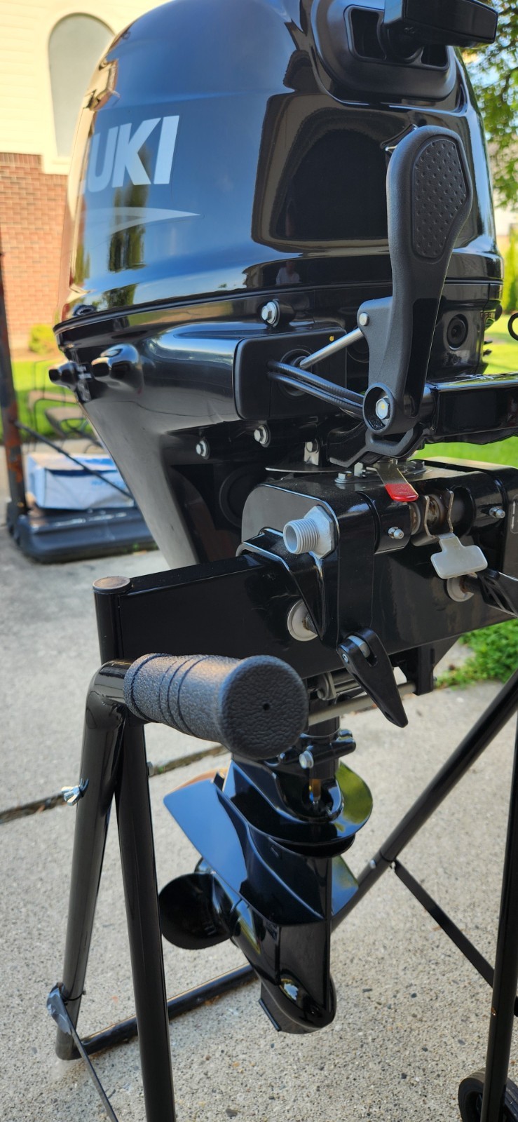 Suzuki 15 HP Four Stroke Outboard Motor - Model DF15AS5 15" Short Shaft