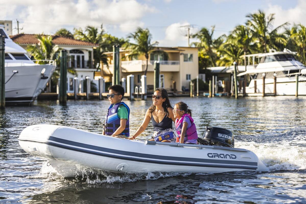 Suzuki 30 HP Outboard Motor - Model DF30ATHLW5
