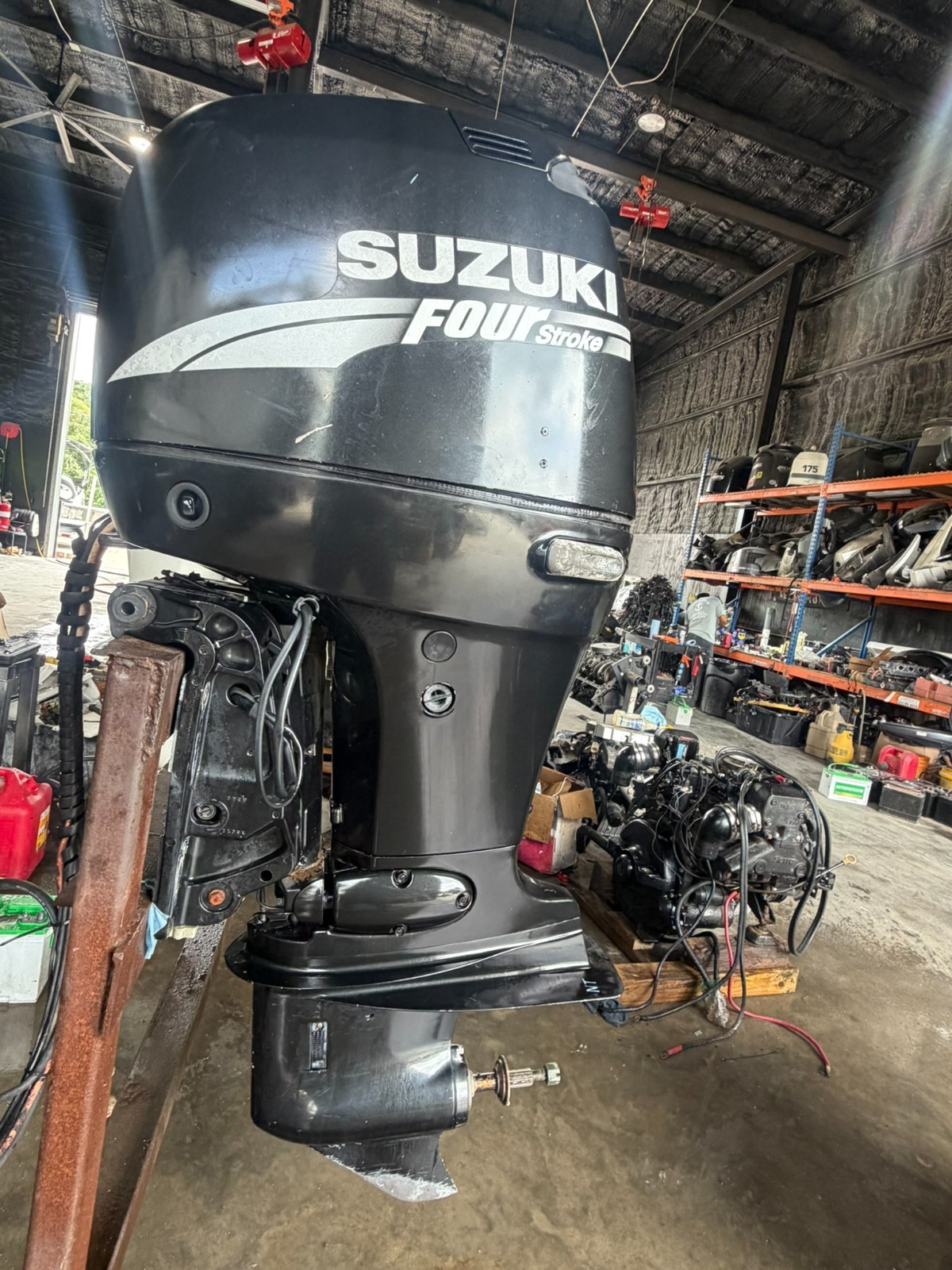 Suzuki DF115 FourStroke EFI Outboard Motor – 25" Shaft – 178 Hours – Freshwater