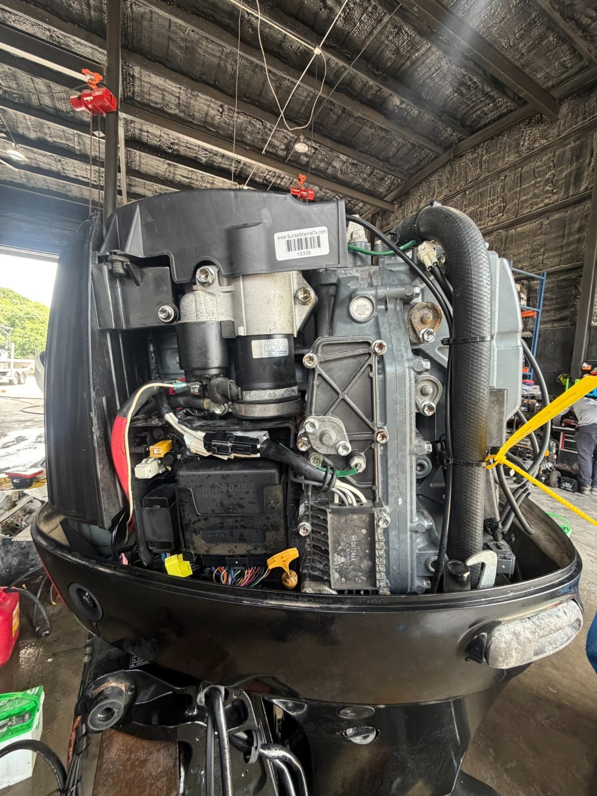 Suzuki DF115 FourStroke EFI Outboard Motor – 25" Shaft – 178 Hours – Freshwater