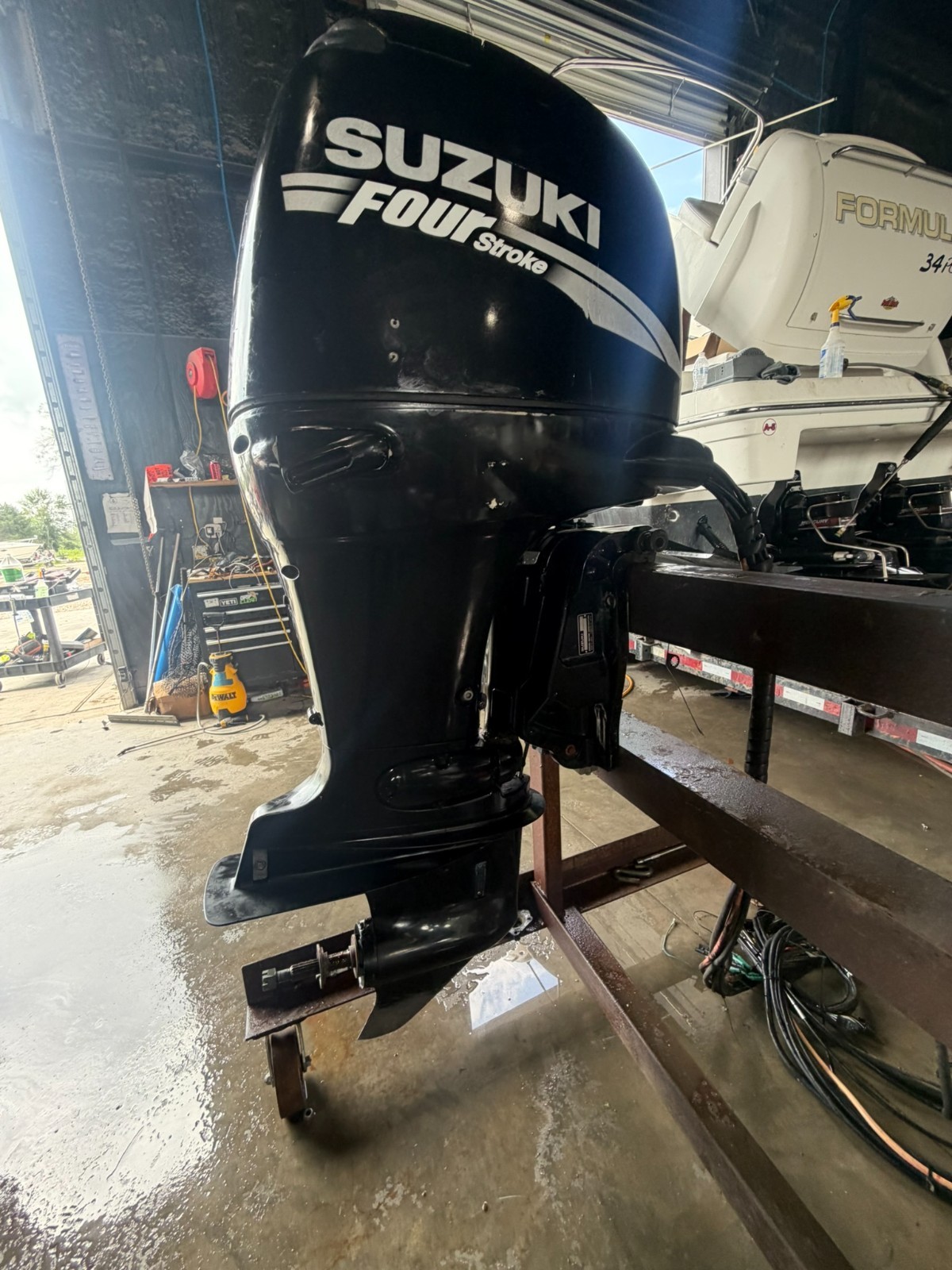 Suzuki DF115 FourStroke EFI Outboard Motor – 25" Shaft – 178 Hours – Freshwater