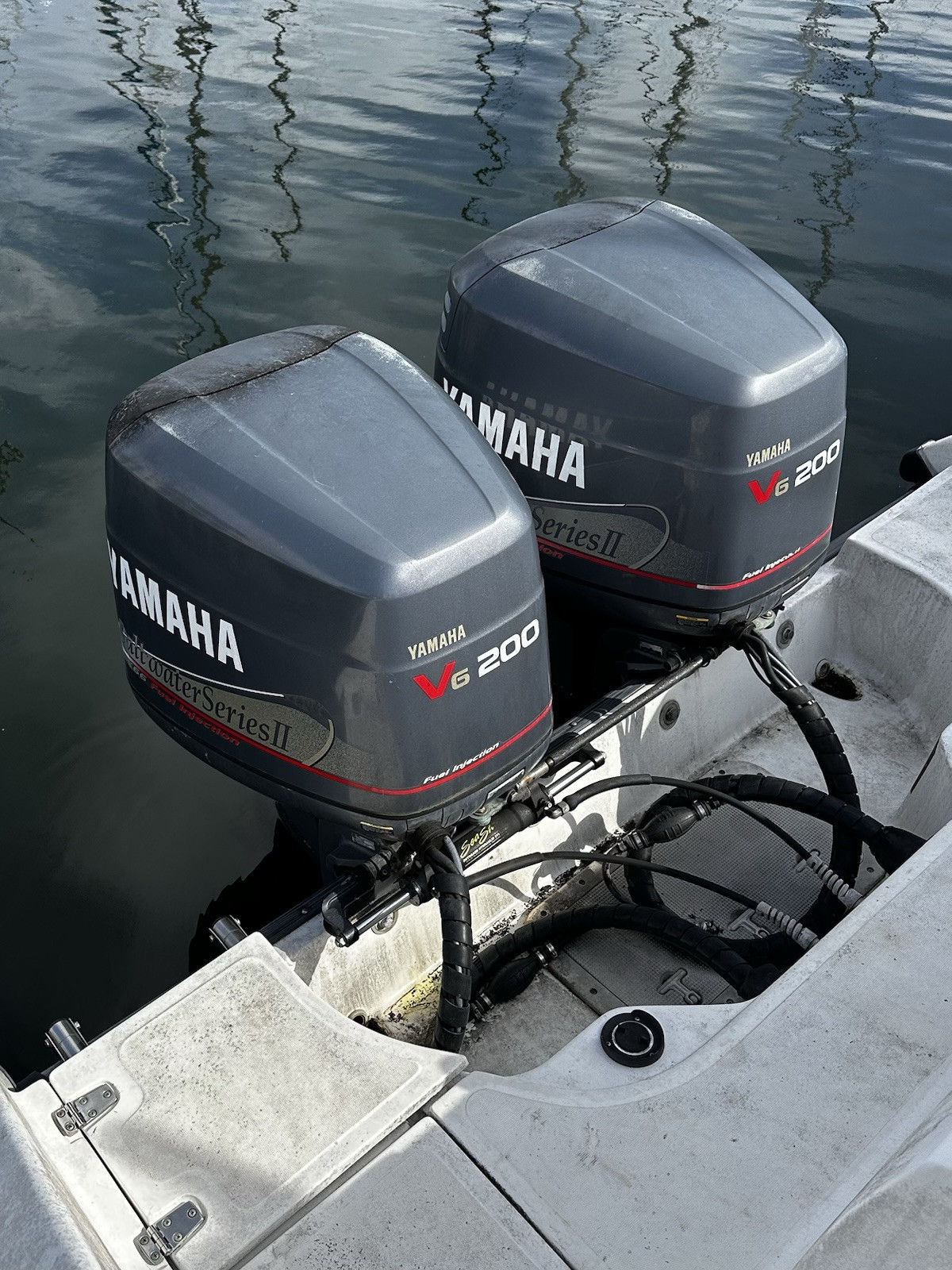 two Yamaha V6 200 Saltwater Series II outboard motors (Year 2000