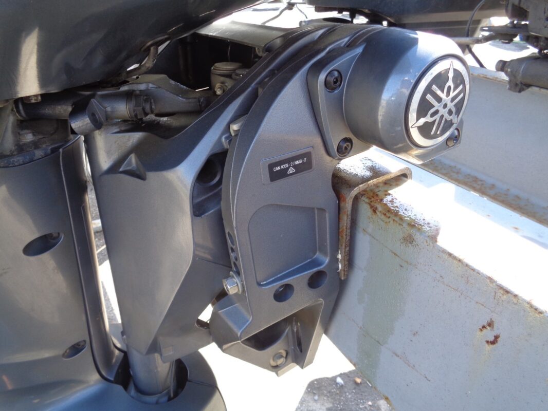 2023 Yamaha F200XC 200HP 4-Stroke EFI 25" Outboard Motor | 450 Hours | Integrated Steering