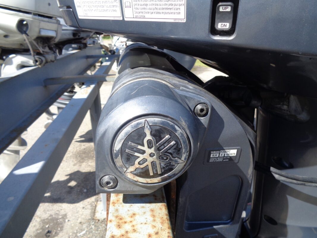 2023 Yamaha F200XC 200HP 4-Stroke EFI 25" Outboard Motor | 450 Hours | Integrated Steering