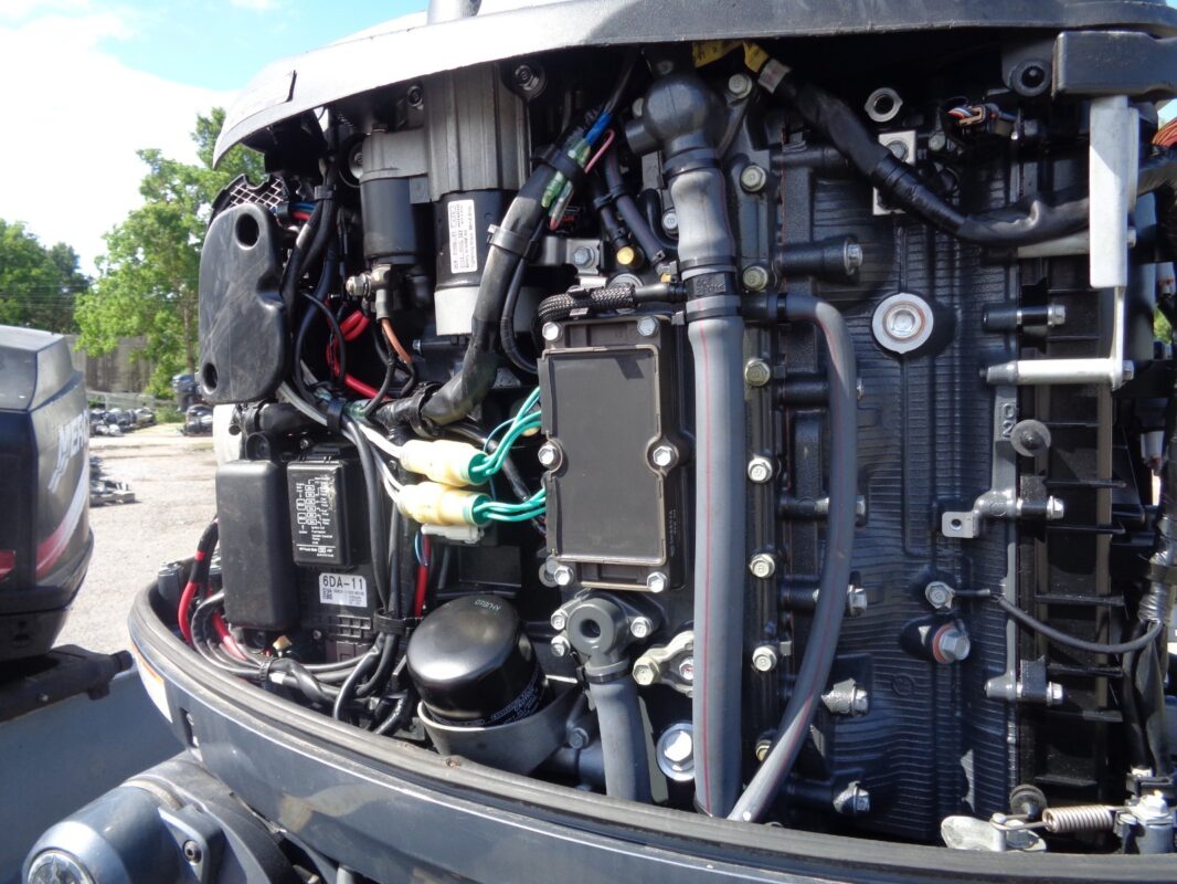 2023 Yamaha F200XC 200HP 4-Stroke EFI 25" Outboard Motor | 450 Hours | Integrated Steering