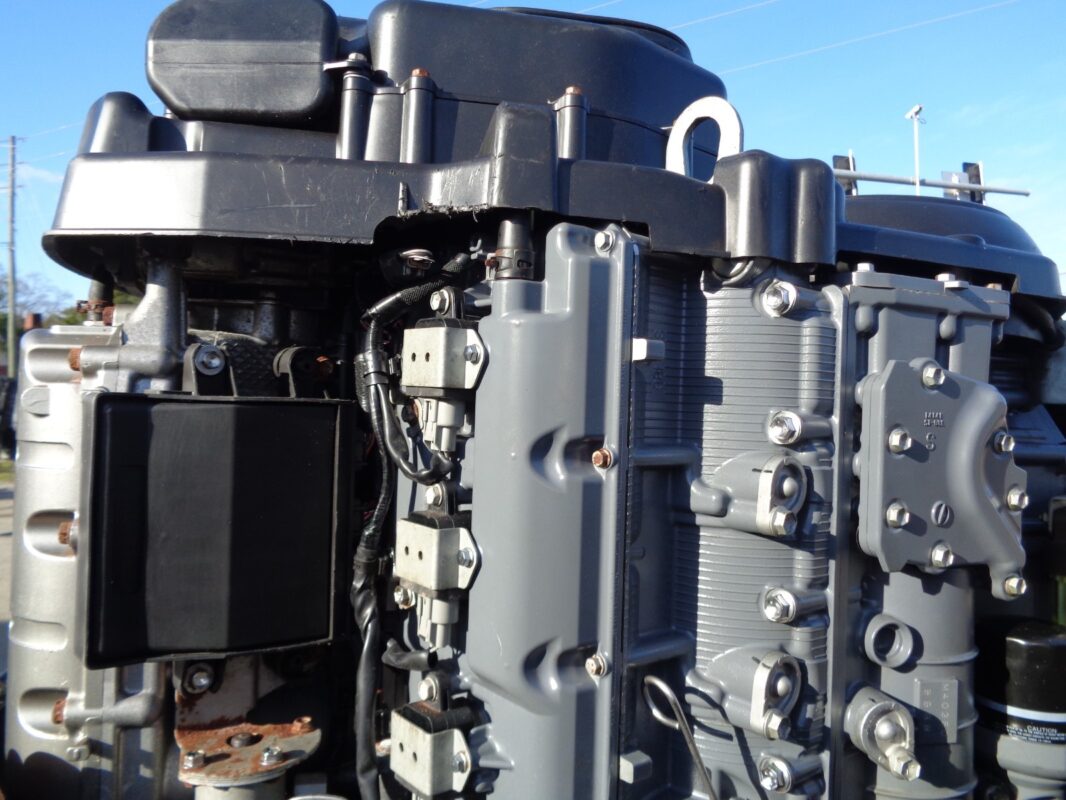 Used 2020 Suzuki DF350A 350 HP V6 4-Stroke Digital Shift Outboard Motor – 30″ (XXL)