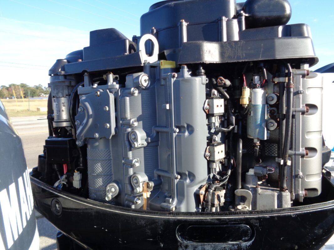 Used 2020 Suzuki DF350A 350 HP V6 4-Stroke Digital Shift Outboard Motor – 30″ (XXL)