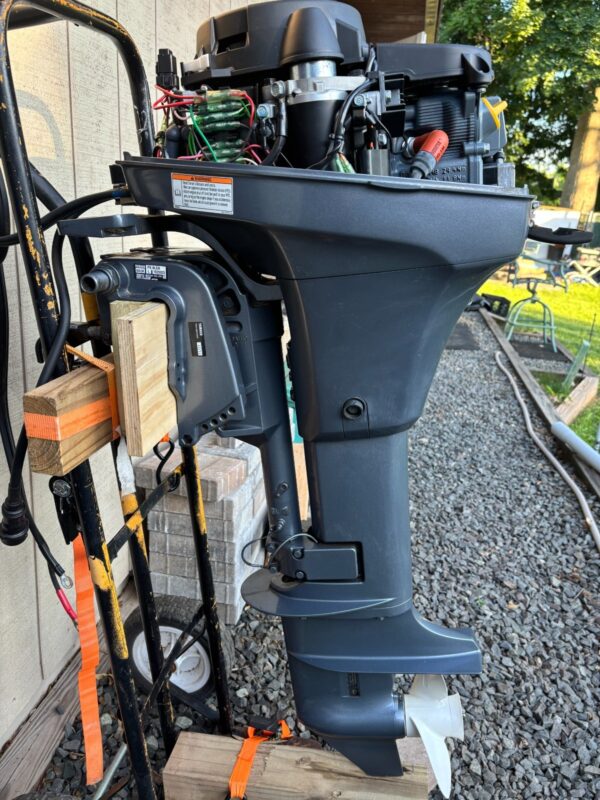 New Condition 2011 Yamaha 9.9 HP 4-Stroke Outboard Motor – 20″ (L) Shaft – Never Used