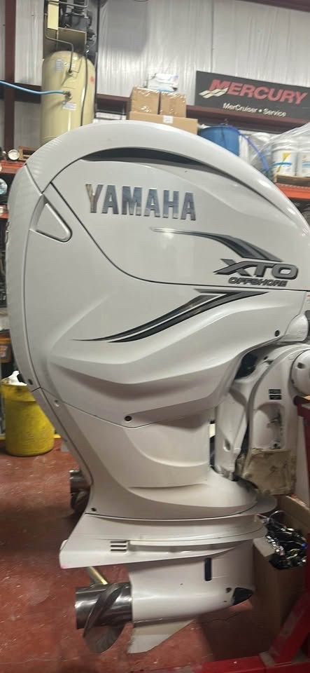 Yamaha XTO 425 HP 5.6L V8 Outboard Engines 25" Shaft, 955 hours