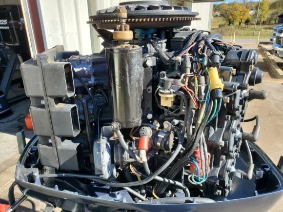 Used 1991 Evinrude XP 150HP V6 Carbureted 2-Stroke Outboard Motor – 20" Long Shaft – Electric Start – Freshwater