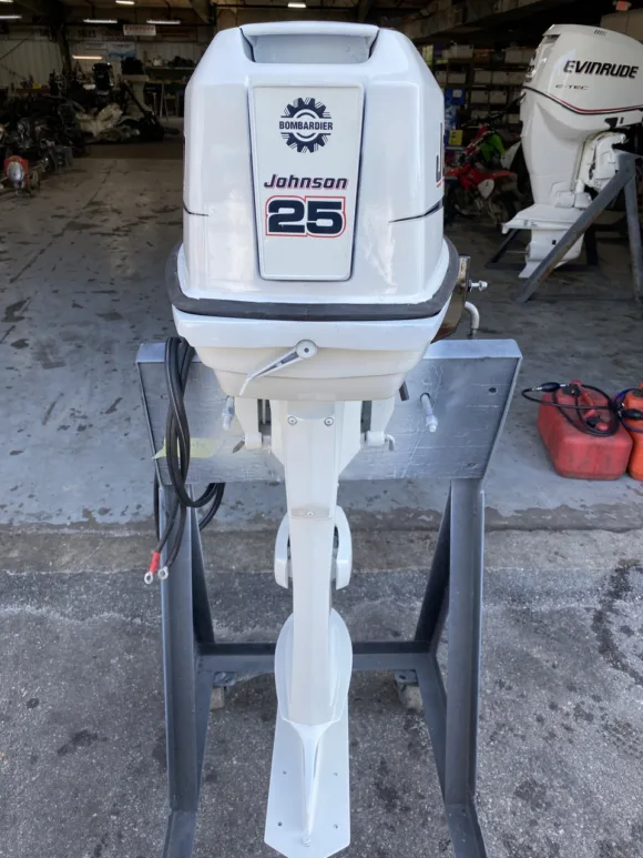 Used 1992 Johnson 25HP 2-Cylinder Carbureted 2-Stroke Outboard Motor – 20" Long Shaft – Electric Start – Freshwater