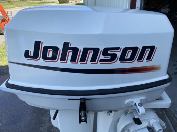 Used 1992 Johnson 25HP 2-Cylinder Carbureted 2-Stroke Outboard Motor – 20" Long Shaft – Electric Start – Freshwater