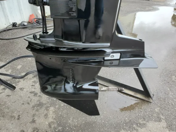 1995 Mercury 150 HP 6-Cylinder 2.0L Carbureted 2-Stroke 25″ (X) Outboard Motor – Freshwater – Electric Start – Power Trim & Tilt