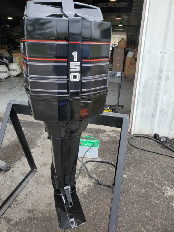 1995 Mercury 150 HP 6-Cylinder 2.0L Carbureted 2-Stroke 25″ (X) Outboard Motor – Freshwater – Electric Start – Power Trim & Tilt
