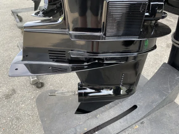 1997 Mercury 60 HP 3-Cylinder Carbureted 2-Stroke 20″ (L) Outboard Motor – Electric Start – Power Trim & Tilt – Freshwater