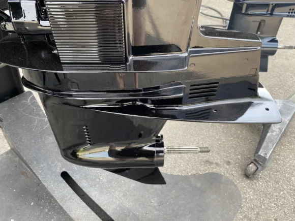 1997 Mercury 60 HP 3-Cylinder Carbureted 2-Stroke 20″ (L) Outboard Motor – Electric Start – Power Trim & Tilt – Freshwater