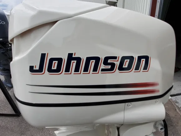 Used 1998 Johnson 115HP 4-Cylinder DFI 2-Stroke Outboard Motor – 20" Long Shaft – Fuel Injected – Freshwater