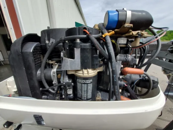 Used 1998 Johnson 115HP 4-Cylinder DFI 2-Stroke Outboard Motor – 20" Long Shaft – Fuel Injected – Freshwater