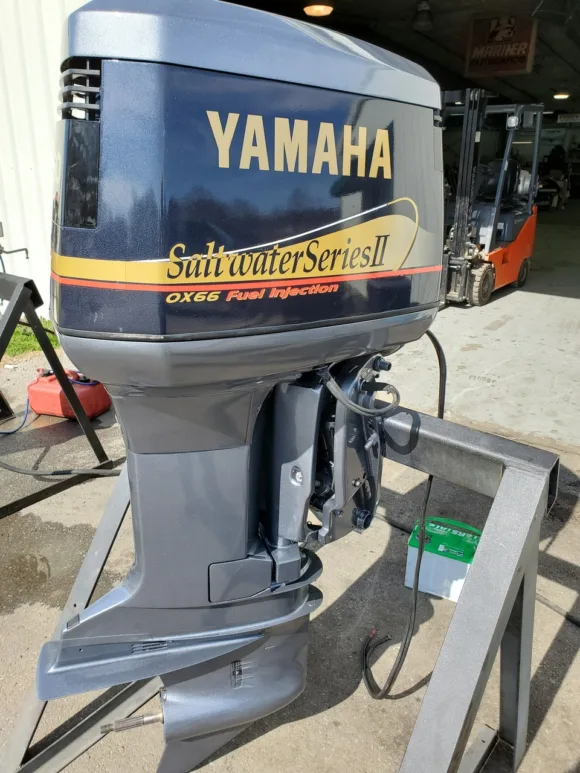 Used 2001 Yamaha 250 HP Saltwater Series II 6-Cylinder EFI 2-Stroke Counter Rotation 25″ (X) Outboard Motor