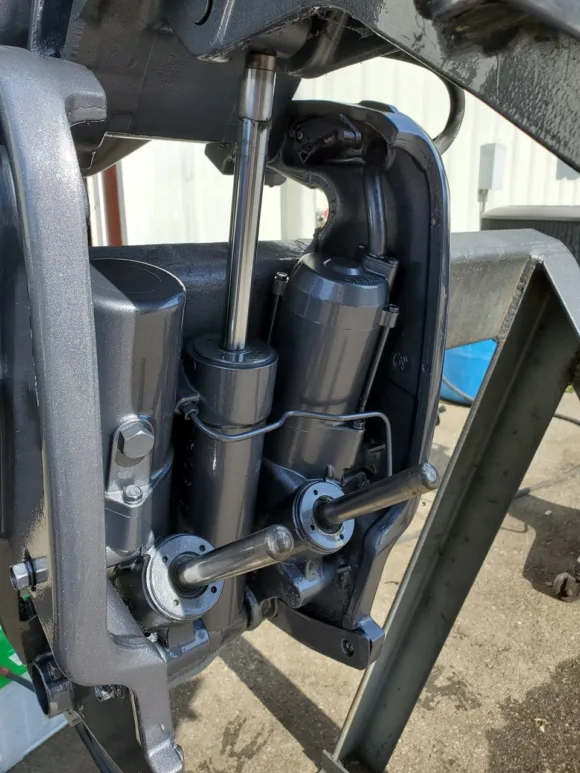 Used 2001 Yamaha 250 HP Saltwater Series II 6-Cylinder EFI 2-Stroke Counter Rotation 25″ (X) Outboard Motor