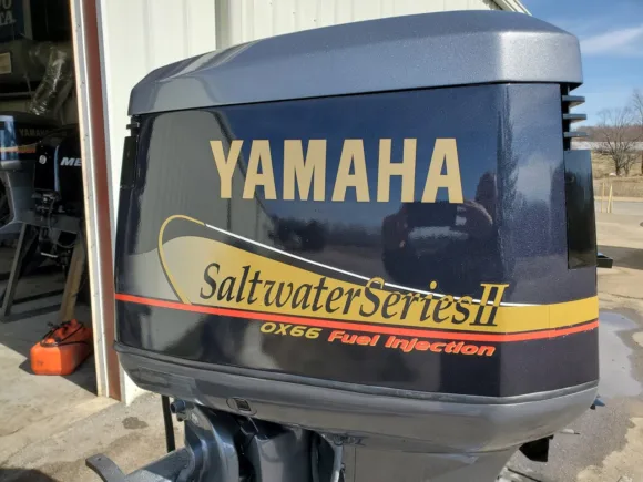Used 2001 Yamaha 250 HP Saltwater Series II 6-Cylinder EFI 2-Stroke Counter Rotation 25″ (X) Outboard Motor