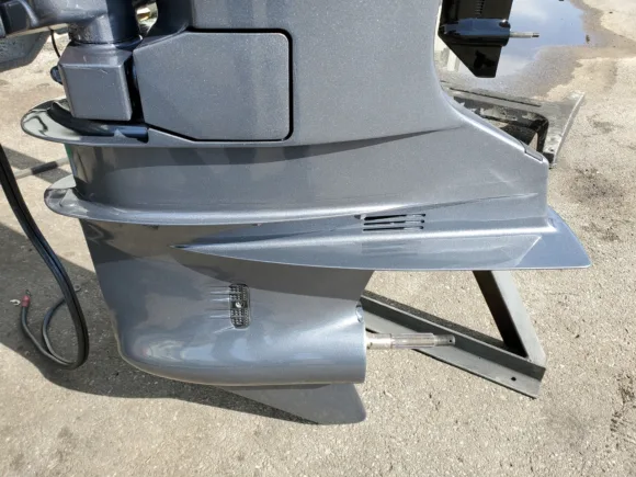 Used 2001 Yamaha 250 HP Saltwater Series II 6-Cylinder EFI 2-Stroke Counter Rotation 25″ (X) Outboard Motor