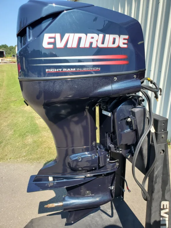 Used 2002 Evinrude 115HP DFI 4-Cylinder 2-Stroke Outboard Motor – 20" Long Shaft – 680 Hours
