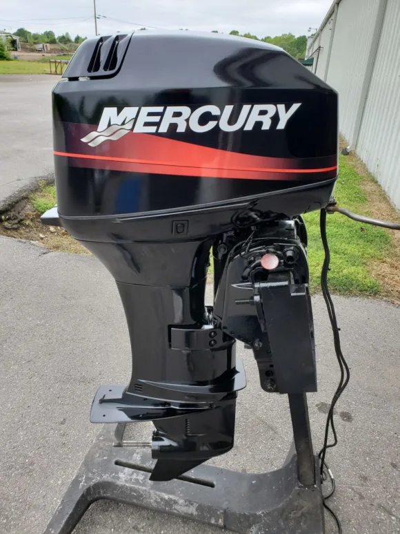 2002 Mercury 40 HP 2-Cylinder Carbureted 2-Stroke 20″ (L) Outboard Motor – Electric Start – Power Trim & Tilt – Freshwater