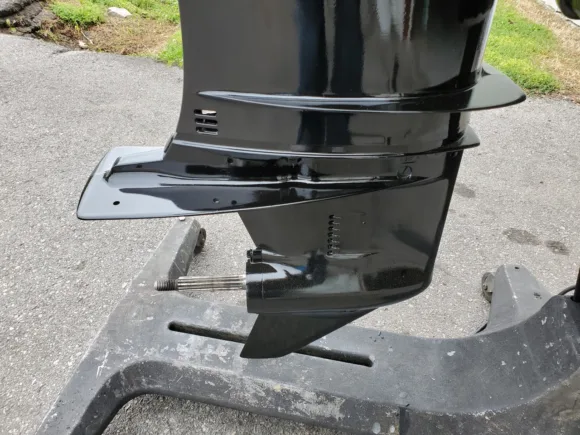2002 Mercury 40 HP 2-Cylinder Carbureted 2-Stroke 20″ (L) Outboard Motor – Electric Start – Power Trim & Tilt – Freshwater
