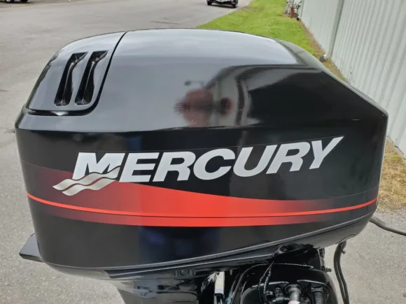 2002 Mercury 40 HP 2-Cylinder Carbureted 2-Stroke 20″ (L) Outboard Motor – Electric Start – Power Trim & Tilt – Freshwater