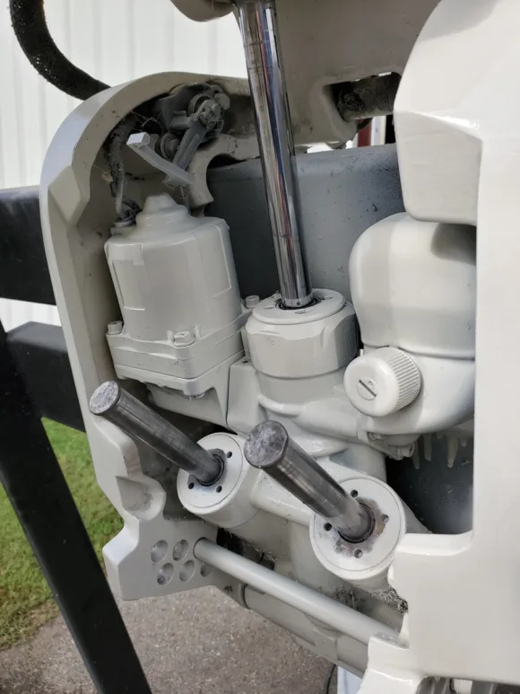 Used 2003 Johnson 150HP 6-Cylinder Carbureted 2-Stroke Outboard Motor – 25" Extra-Long Shaft – Electric Start – Freshwater