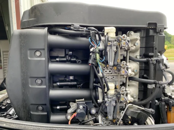 Used 2005 Mercury 90 HP 4-Cylinder Carbureted 4-Stroke 25" (X) Outboard Motor