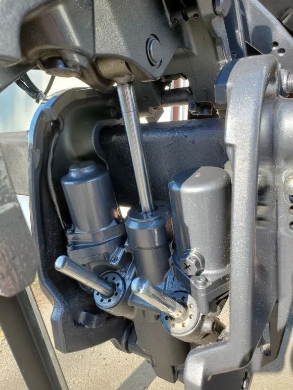 Used 2005 Yamaha 150 HP 4-Cylinder EFI 4-Stroke 25″ (X) Outboard Motor