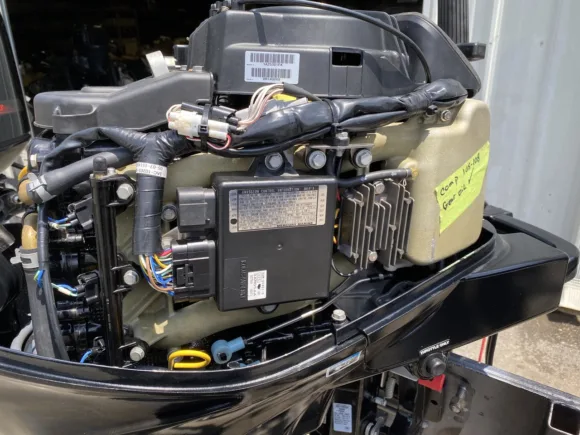 2006 Mercury 25 HP 3-Cylinder EFI 4-Stroke 15" (Short Shaft) Tiller Outboard Motor – Model F25EH