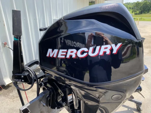2006 Mercury 25 HP 3-Cylinder EFI 4-Stroke 15" (Short Shaft) Tiller Outboard Motor – Model F25EH